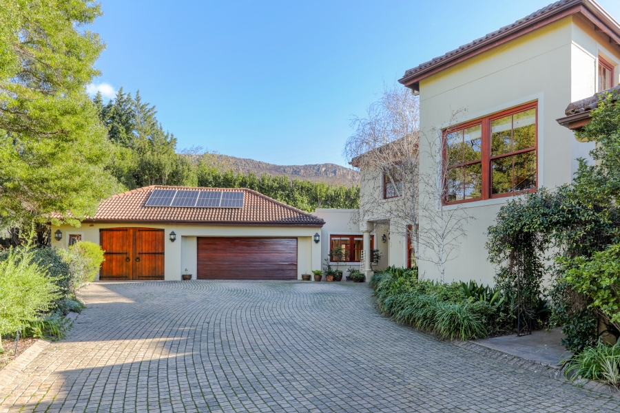 7 Bedroom Property for Sale in Zwaanswyk Western Cape